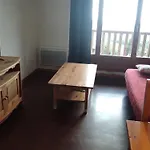 Spacieux A Super-besse Avec Terrasse Et Garage - Fr-1-814-147 *