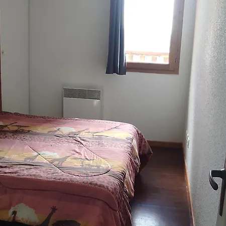 Spacieux A Super-besse Avec Terrasse Et Garage - Fr-1-814-147 * Super Besse