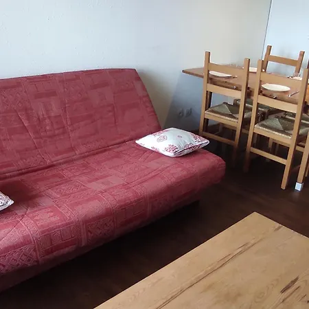 Spacieux A Super-besse Avec Terrasse Et Garage - Fr-1-814-147