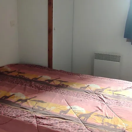 Spacieux A Super-besse Avec Terrasse Et Garage - Fr-1-814-147 Apartment