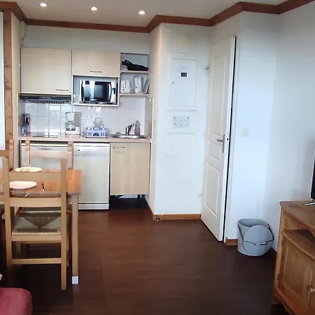 아파트 Spacieux A Super-besse Avec Terrasse Et Garage - Fr-1-814-147 쉬페르 베스