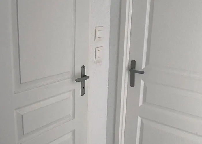 Apartment Spacieux A Super-besse Avec Terrasse Et Garage - Fr-1-814-147 Super Besse