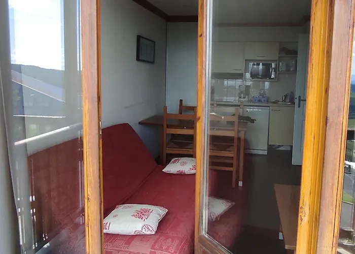 Spacieux A Super-besse Avec Terrasse Et Garage - Fr-1-814-147 Super Besse