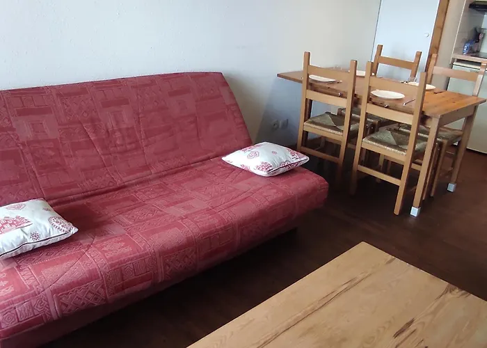 Spacieux A Super-besse Avec Terrasse Et Garage - Fr-1-814-147