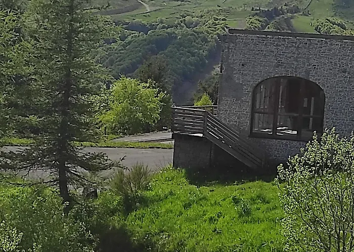 Apartment Spacieux A Super-besse Avec Terrasse Et Garage - Fr-1-814-147 *