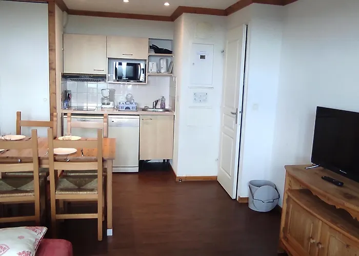 Apartment Spacieux A Super-besse Avec Terrasse Et Garage - Fr-1-814-147 Super Besse