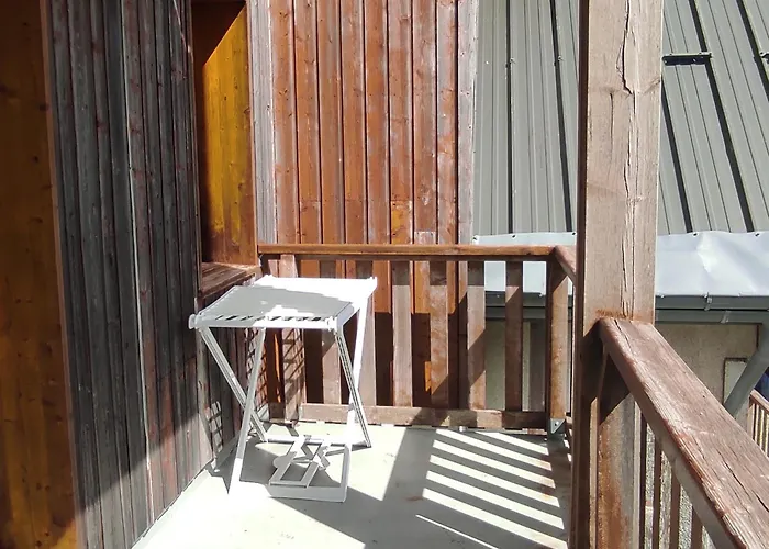 Apartment Spacieux A Super-besse Avec Terrasse Et Garage - Fr-1-814-147 Super Besse