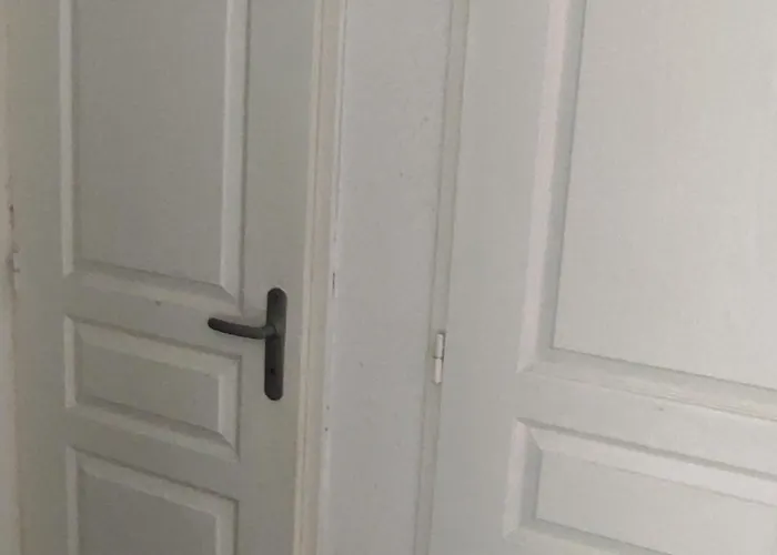 Apartment Spacieux A Super-besse Avec Terrasse Et Garage - Fr-1-814-147